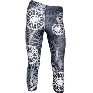 Zara TEREZ SOULCYCLE wheel Capri leggings